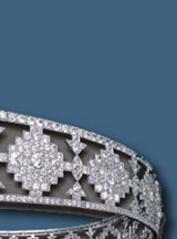 the Doris Duke Bandeau  1924 . A geometric marvel of diamonds and natural pearls, inspired by Indian design and made for American heiress Doris Duke's mother, Nanaline.Doris inherited it in 1962. Once known as the world's richest girl, she was a war correspondent, philanthropist, and early environmentalist-with a private  and a penchant for Islamic art. Her bandeau, made by Cartier New York for $23,000, sold at Christie's in 2014 for $2.33 million. Today, it lives again in the Cartier Collection. jewelry imperial royal jewel history Doris Duke CARTIER TIARA Bandeau|Schmuck und Juwelen der reichen Erbin -  Verkauf der Sammlung - Nachlass Aufl�sung nach dem Tod