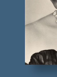 The 21 diamonds given the Princess on her visit to South Africa was made into a diamond necklace-convertibel also in nacklace with bracelet. It was looks like a diamond chain interspersed with the 21 large diamonds Best Diamonds | Queen Elizabeth II. Diamond Necklace,Collier Bracelet |South Africa Necklace Queens JewelsSouth Africa Necklace,queens diamonds,birthday,present,gift,best diamonds,Queen ElizabethII,Schmuck,royals,royal jewels,diamant,diamonds,history,South African diamonds,garrard,South African diamonds were mounted by Garrard,21st birthday,the necklace,royal necklace of diamonds,Queen Elizabeth South African Necklace,british royal jewels,jewellery