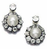 Pearl earpendants Roxburghe