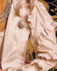 Countess Rosebery famous pearl parure tiara,necklace,bracelet,pearl brooch hannah Rothschild, Vault of Westminster-Grosvenor | Rosebery Pearl Drop Tiara