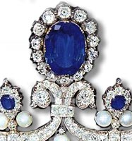 Saphir Parure de la reine Marie-Amlie reine des Franais Sapphires Parure Crown Jewels France - Saphires Joyaux de la Couronne|Queen Marie Amelie| Royal Imperial Jewel History Achat de la parure par le duc Louis-Philippe, futur Louis-Philippe  la reine Hortense de Beauharnais en 1821, remanie et complte pour la reine Marie-Amlie. Modifie aprs 1863 pour Isabelle d'Orlans, comtesse de Paris. Ancienne collection du Monseigneur le Comte de Paris. Collection des Diamants de la Couronnen