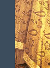 the emerald parure consisted of wonderful jewellery items,pins,booches,necklace,tiara,earrings in gold and diamonds