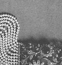Collier de Chien,Pearls PRINCESSE LOBANOFF de ROSTOFF| Pearl Jewellery Brooches Stomacherhistory of important pearls,Prinzessin Lobanov-Rostov,emerald,chaumet,russia,ruland,Princess  
Brosche,Brooch,Geschenk,treasure trove,jewel,principe Princesse Dolgorouki,schmuck,Geschenke,diamant,diamonds,jewels,passion,collector of fine jewellery,Besitz,jewelry,necklace,Faberge,Krone,Erbschaft,erben,zar,imperial jewels,romanov,JOYAUX,LOBANOFF de ROSTOFF,Dolgorouki, colliers de perles, parures en perles, brillants anciens, pierres de couleurJoyaux de Princesse de Lobanonff RostoffJoyaux de Princesse de Lobanonff Rostoff