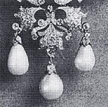 Pearls PRINCESSE LOBANOFF de ROSTOFF| Pearl Jewellery Brooches Stomacherhistory of important pearls,Prinzessin Lobanov-Rostov,emerald,chaumet,russia,ruland,Princess  
Brosche,Brooch,Geschenk,treasure trove,jewel,principe Princesse Dolgorouki,schmuck,Geschenke,diamant,diamonds,jewels,passion,collector of fine jewellery,Besitz,jewelry,necklace,Faberge,Krone,Erbschaft,erben,zar,imperial jewels,romanov,JOYAUX,LOBANOFF de ROSTOFF,Dolgorouki, colliers de perles, parures en perles, brillants anciens, pierres de couleurJoyaux de Princesse de Lobanonff Rostoff