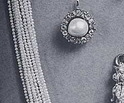 Historic PEARLS LOBANOFF de ROSTOFF Important PEARL - Jewels of Princesse Dolgorouki | Famous Jewel Collectors erlen,pearls,Prinzessin Lobanov-Rostov,emerald,chaumet,russia,ruland,Princess  
Brosche,Brooch,Geschenk,treasure trove,jewel,principe Princesse Dolgorouki,schmuck,Geschenke,diamant,diamonds,jewels,passion,collector of fine jewellery,Besitz,jewelry,necklace,Faberge,tsar,romanov,zar,imperial jewels,romanov,JOYAUX,LOBANOFF de ROSTOFF,Dolgorouki, colliers de perles, parures en perles, brillants anciens, pierres de couleurJoyaux de Princesse de Lobanoff Rostoff,great jewellery collectors Princess Vera Nikolaevna Lobanov-Rostovsky