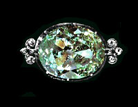 gruener Diamant  -
		  Das erste offiziell belegte Schmuckstück, das Zarin Maria Alexandrovna erhielt, war 
          eine Brosche mit einem auffallendem und sehr seltenem, grünen 
          Diamanten von ca. 22,50 Karat Es war ein wundervoller, antiker, 
          indischer Stein
		  
		  
		  The first piece of jewellery which Tsarina| Emprss Maria Alexandrovna has received was a small brooch 
          which was set with a magnificent and rare  green diamond of about 
          22,50 cts  